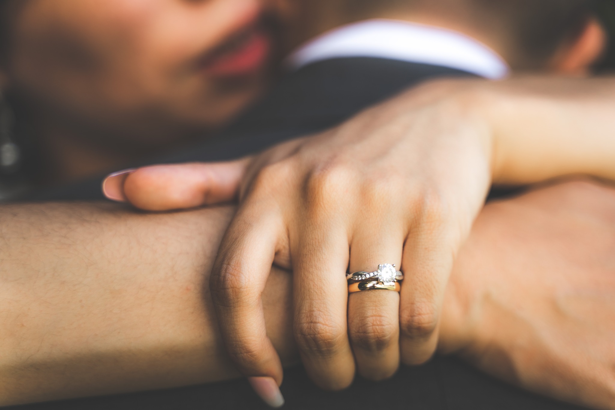 Detalle de anillo de bodas